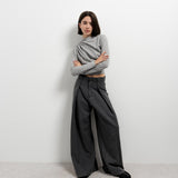 CALÇA AMPLA COM PINÇAS CINZA