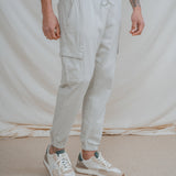 PANTALÓN CHINO CARGO CON GOMA GRÍS