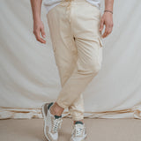 PANTALÓN CHINO CARGO CON GOMA BEIGE