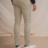 PANTALÓN CHINO SKINNY VERDE