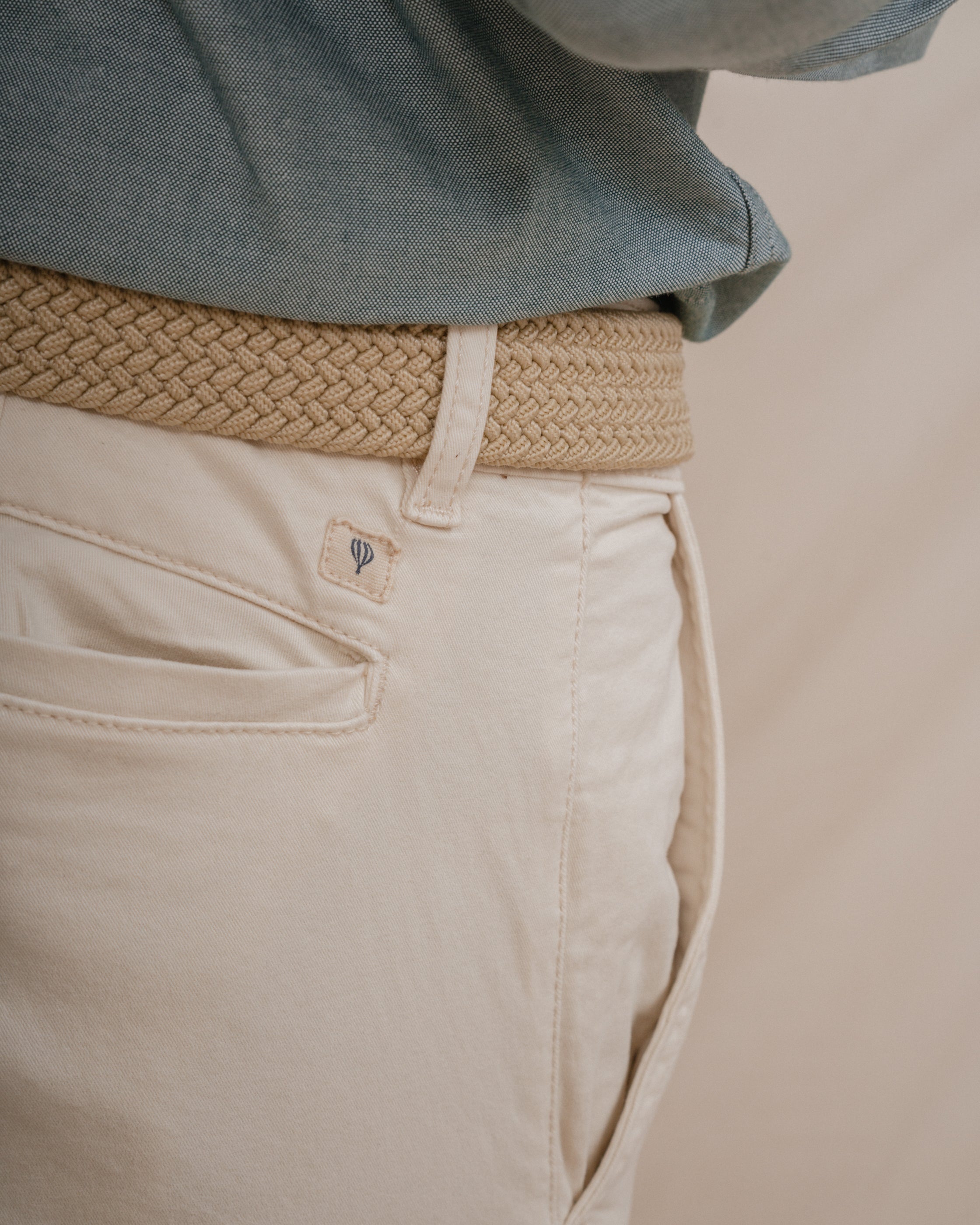 CHINO BÁSICO SLIM BEIGE CLARO