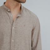 CAMISA LINO MARRÓN CUELLO MAO