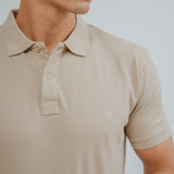 POLO BÁSICO REGULAR FIT BEIGE