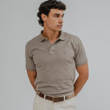 POLO BÁSICO REGULAR FIT MARRÓN