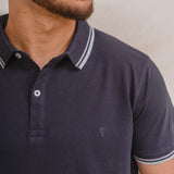 POLO BÁSICO AZUL PIQUÉ LÍNEA