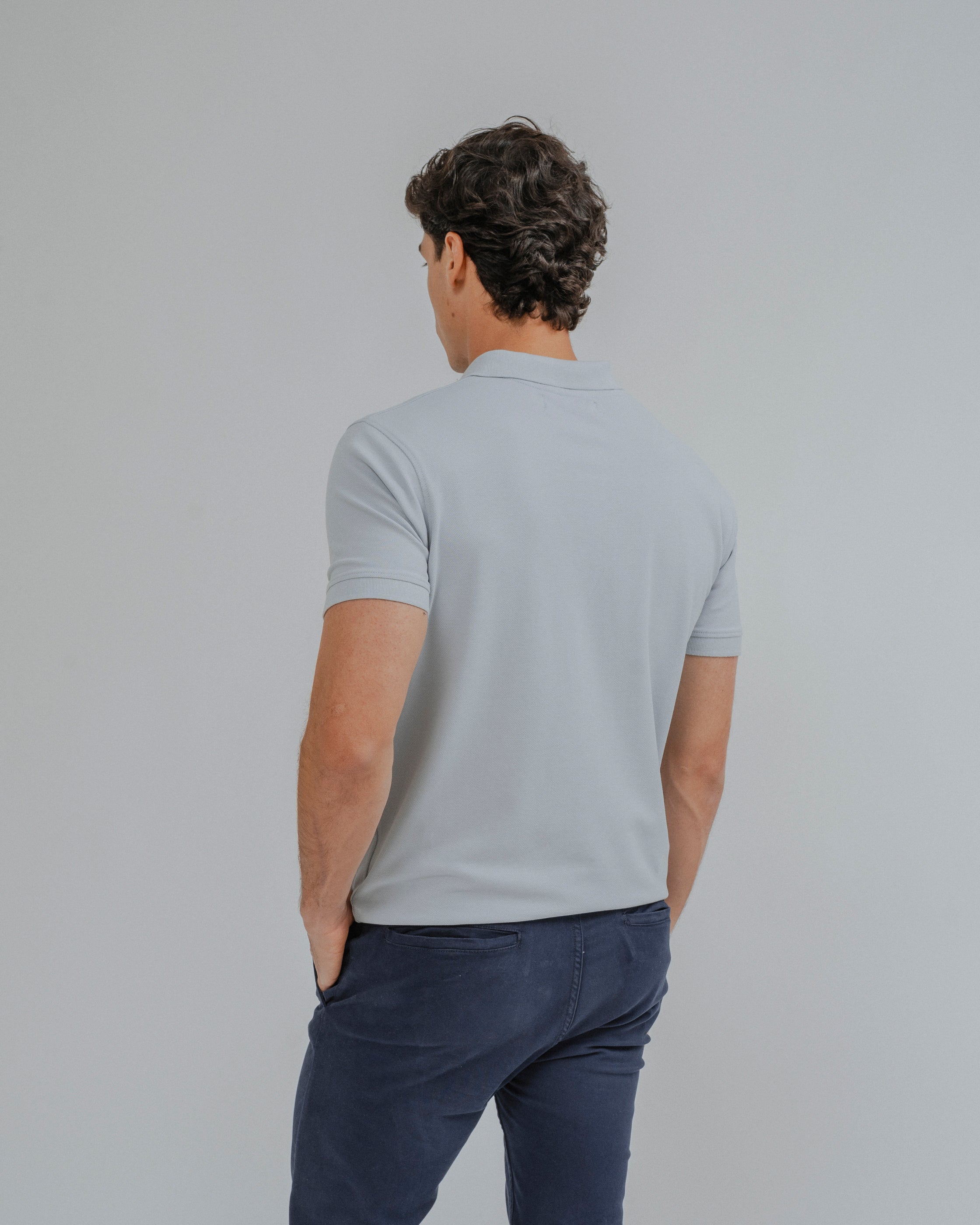 POLO BÁSICO REGULAR FIT CELESTE