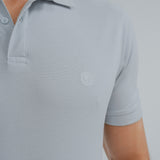 POLO BÁSICO REGULAR FIT CELESTE