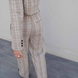 CALÇA XADREZ COM PINÇAS