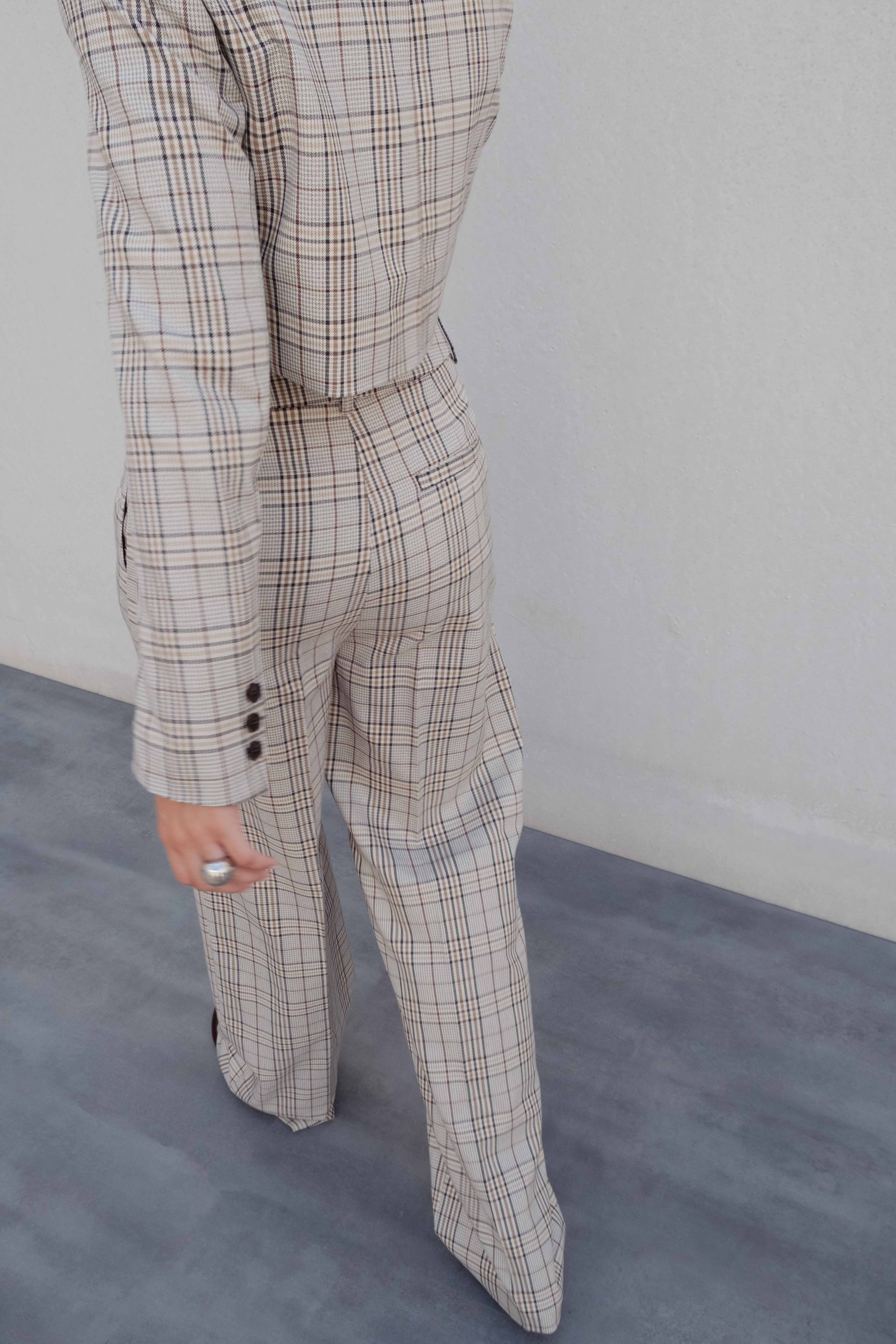 CALÇA XADREZ COM PINÇAS