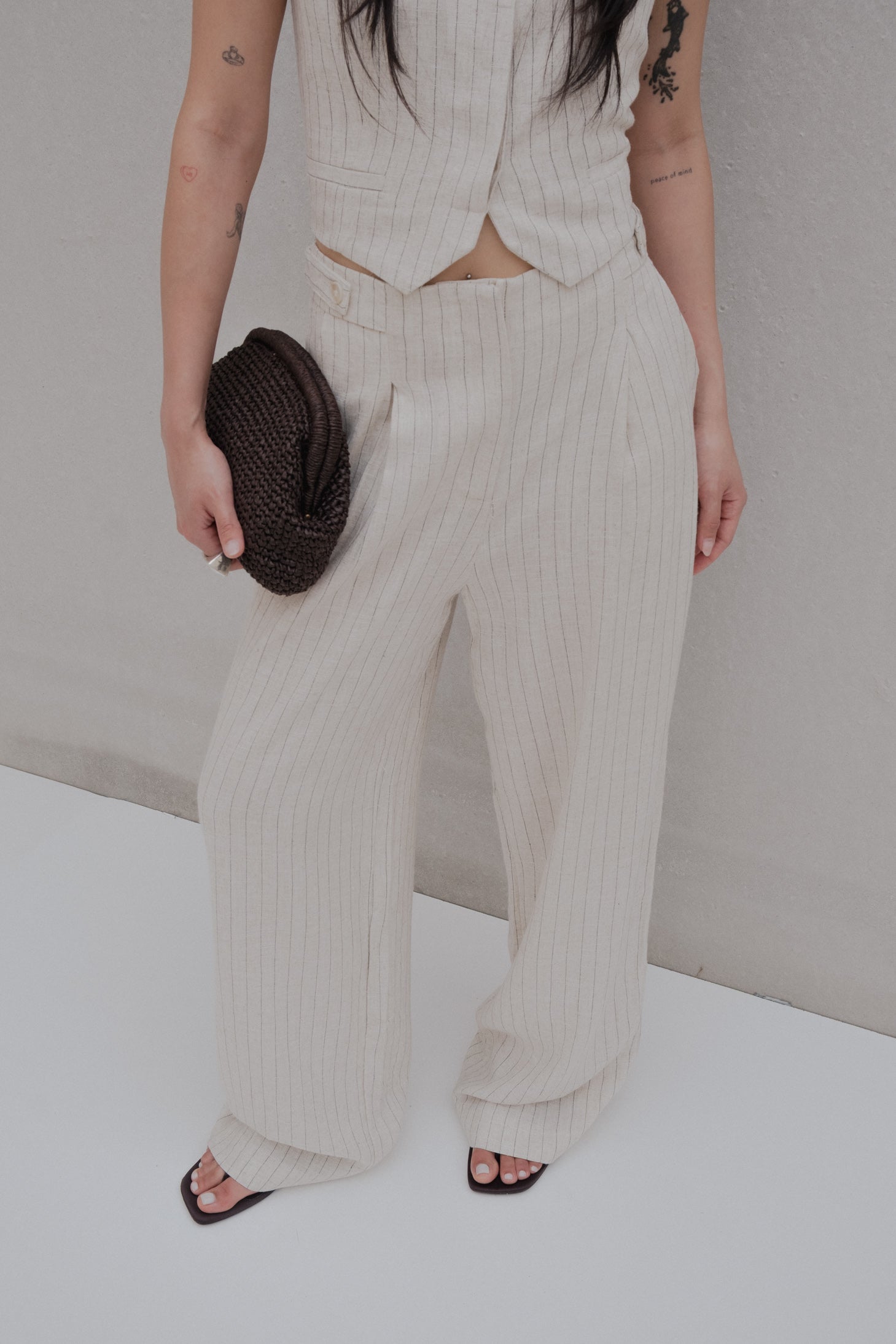 CALÇA EM LINHO RISCA DE GIZ