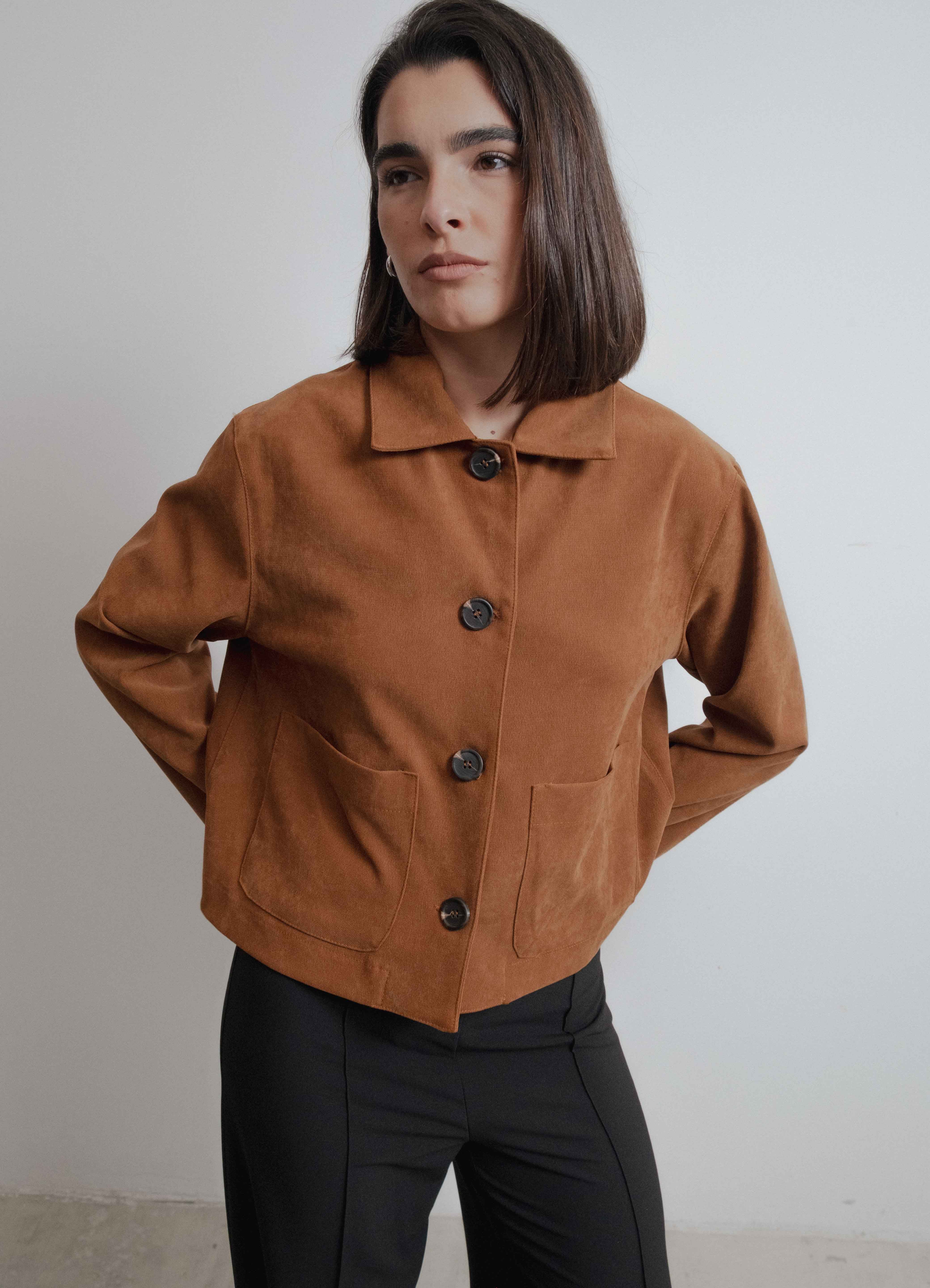 CHAQUETA CORTA EFECTO ANTE