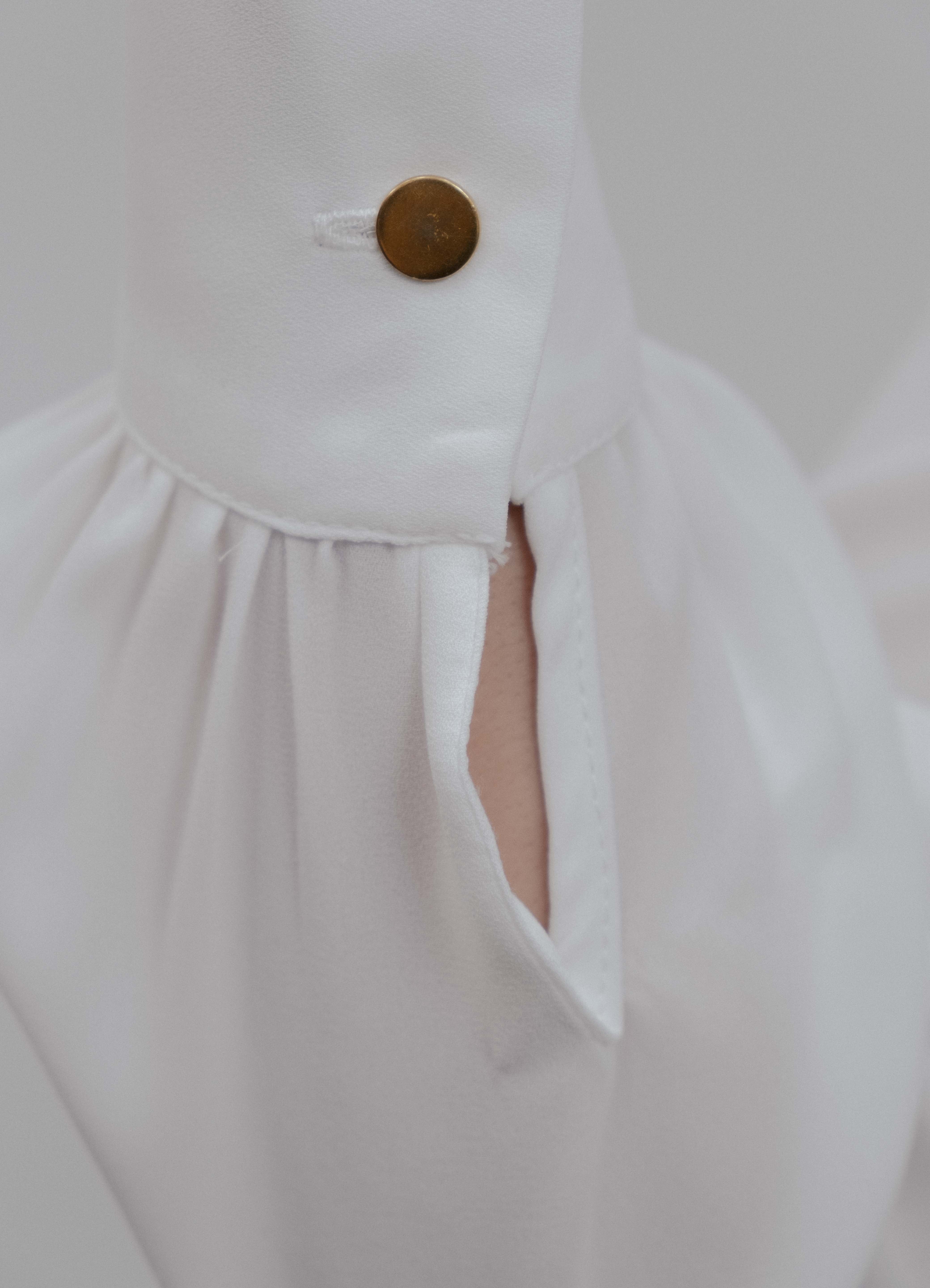 BLUSA LUZ COM DETALHE DE LENÇO