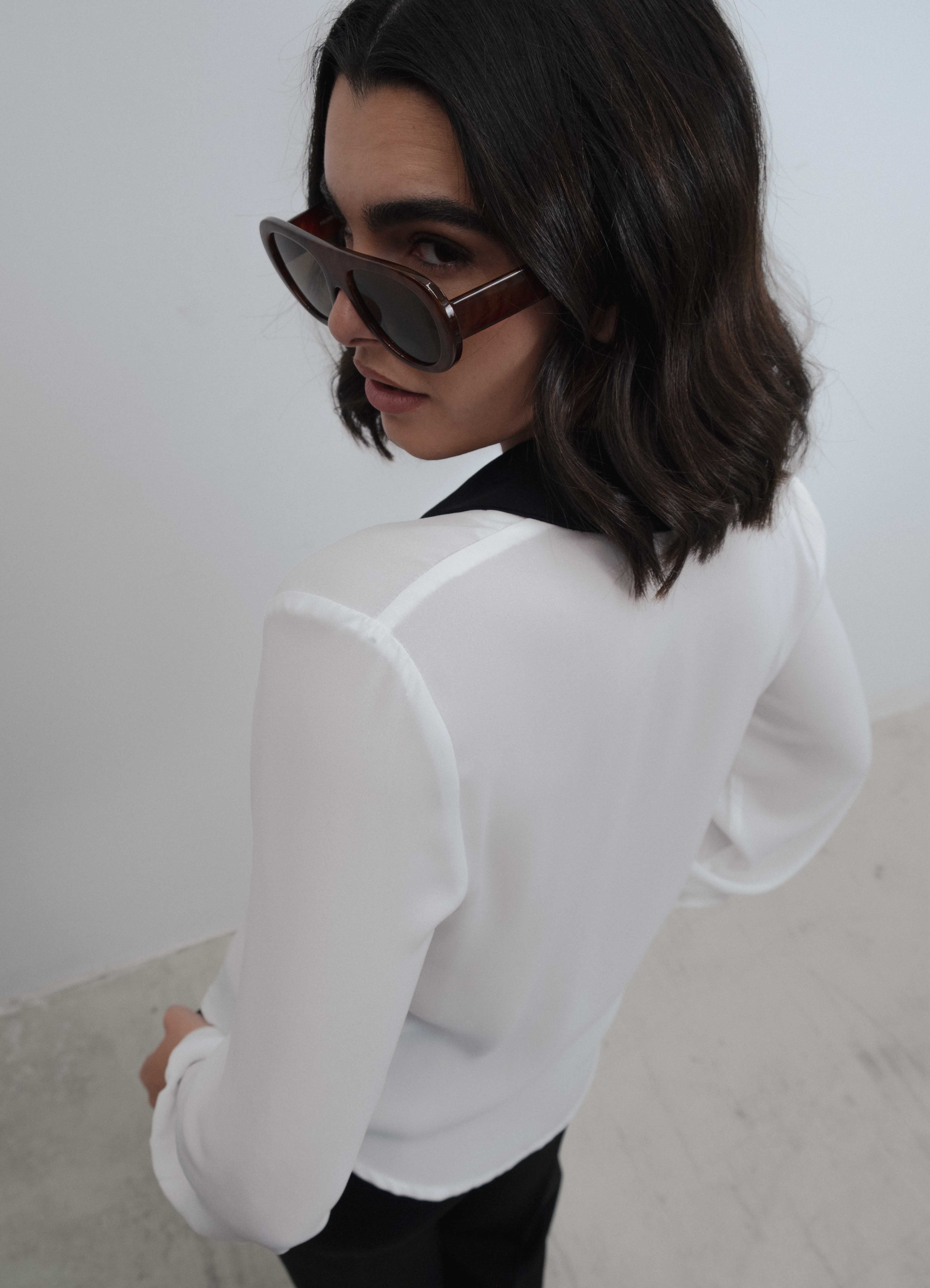 BLUSA LUZ COM DETALHE DE LENÇO