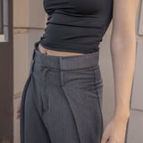 CALÇA AMPLA COM PINÇAS CINZA