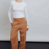 CALÇA DE CORTE RETO CASTANHA