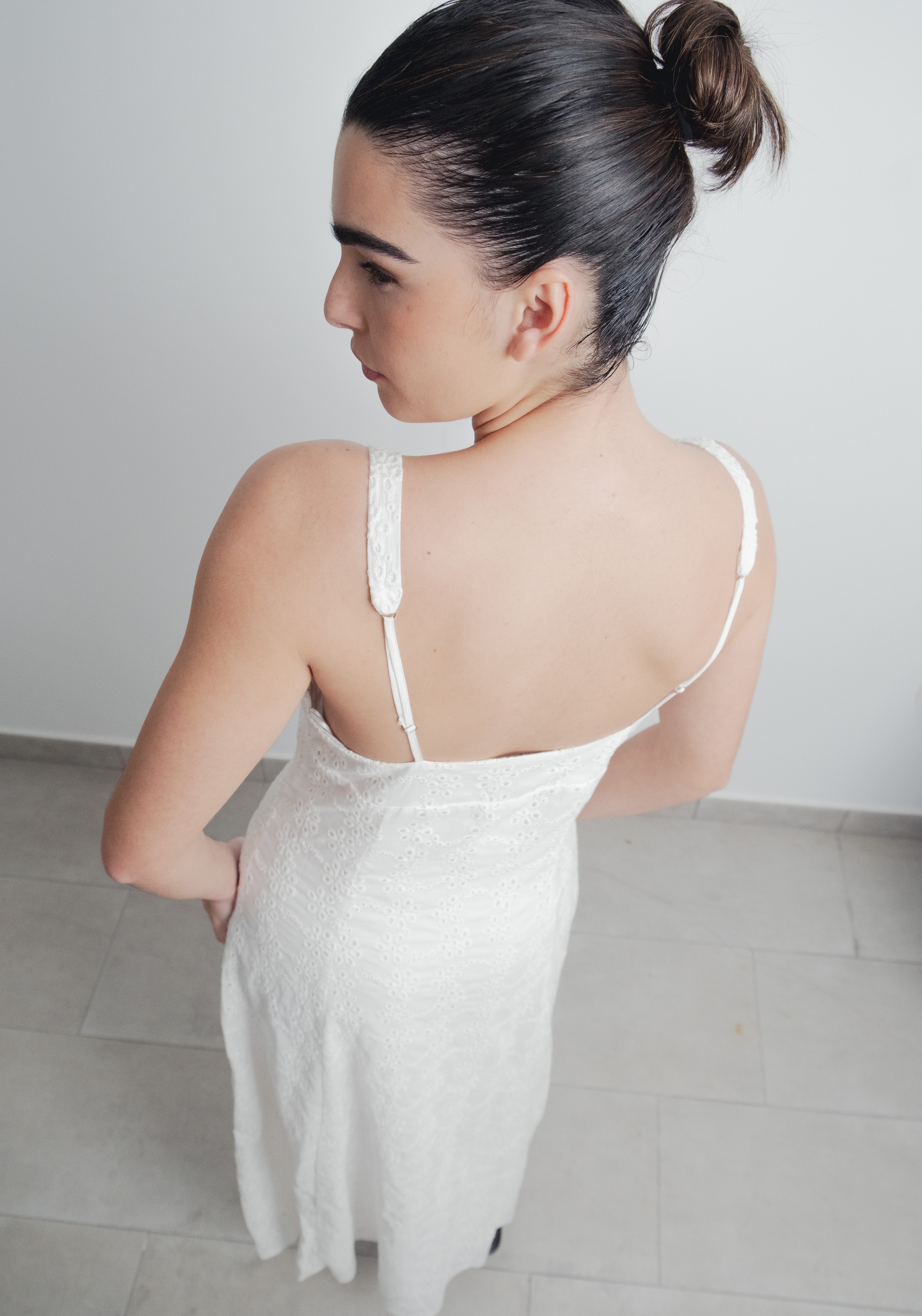 VESTIDO MIDI PERFORADO