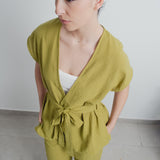 CALÇA FLUIDA VERDE-AZEITONA COM CINTO
