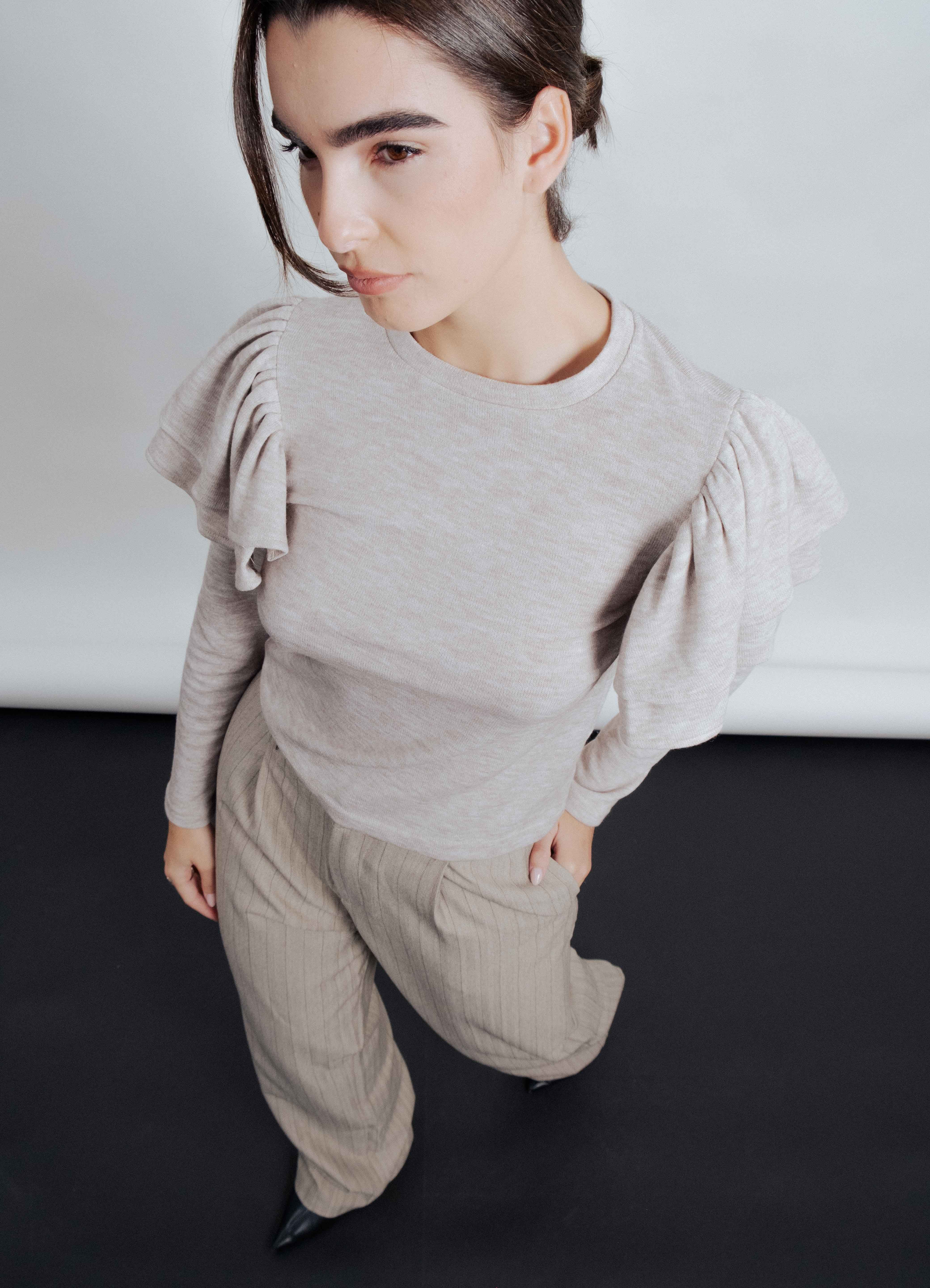 CAMISOLA DE TRICÔ COM VOLANTES