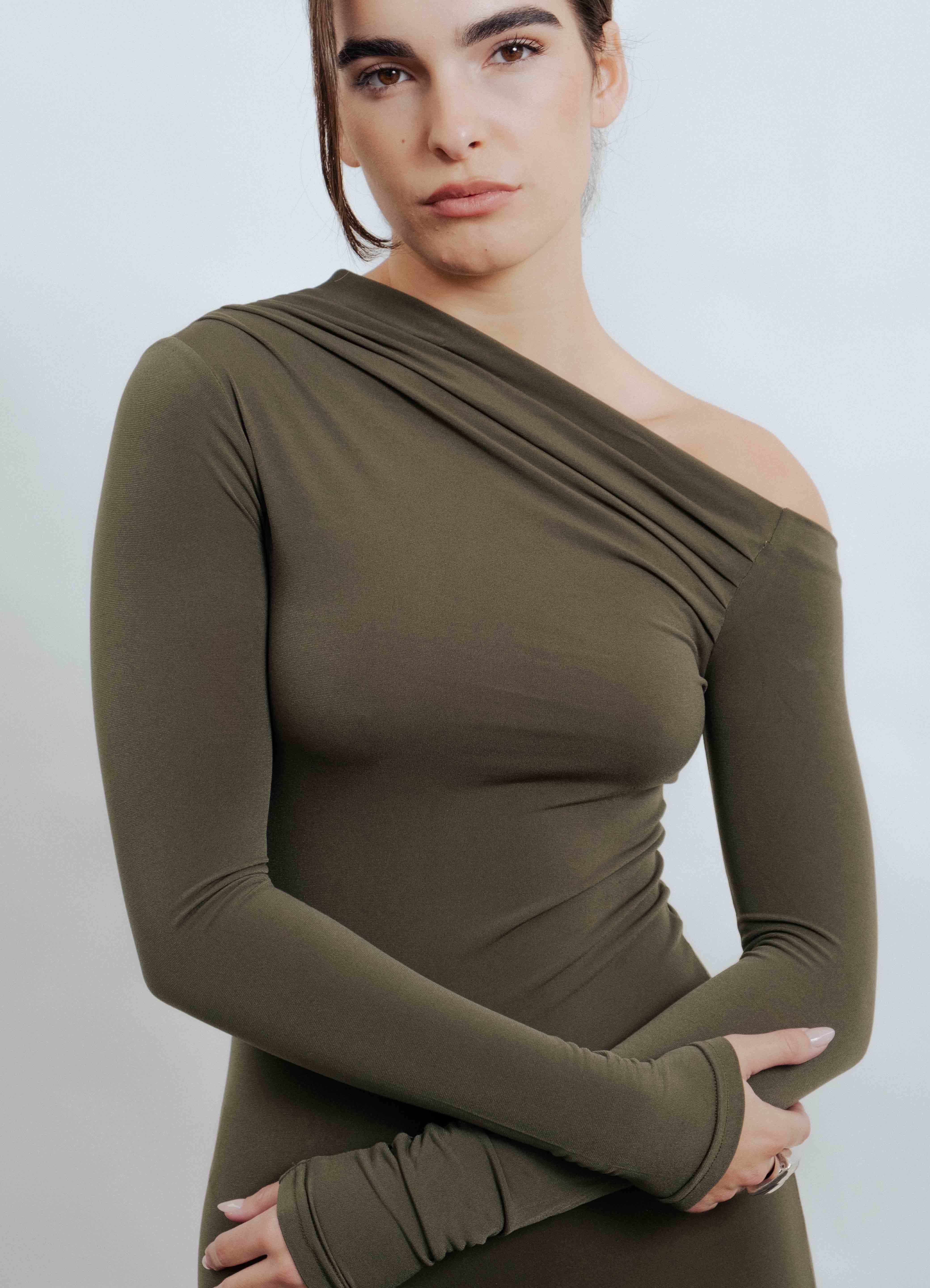 VESTIDO SIARA NOIR ESSENCIAL