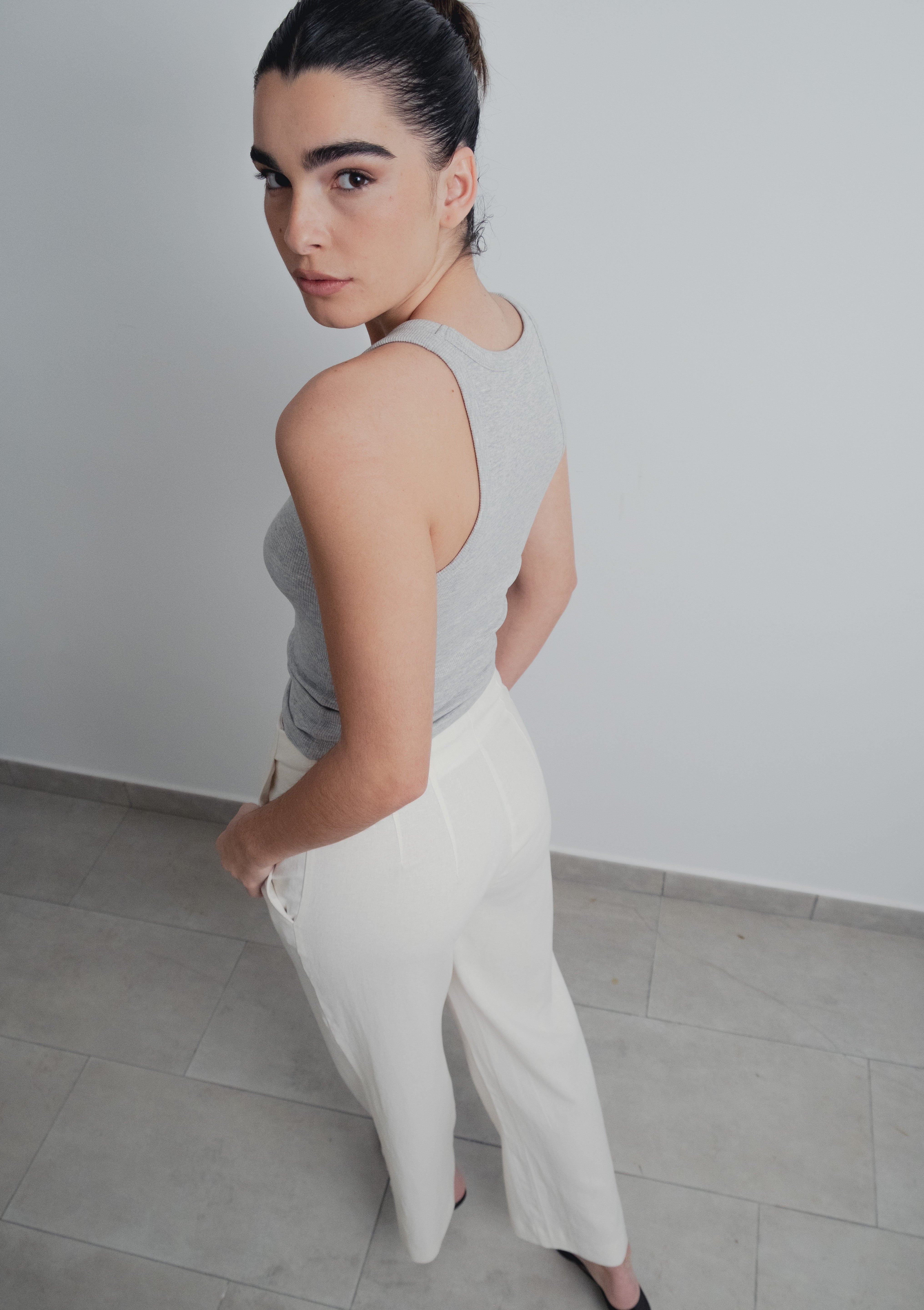CALÇA AMPLA EM LINHO CRU
