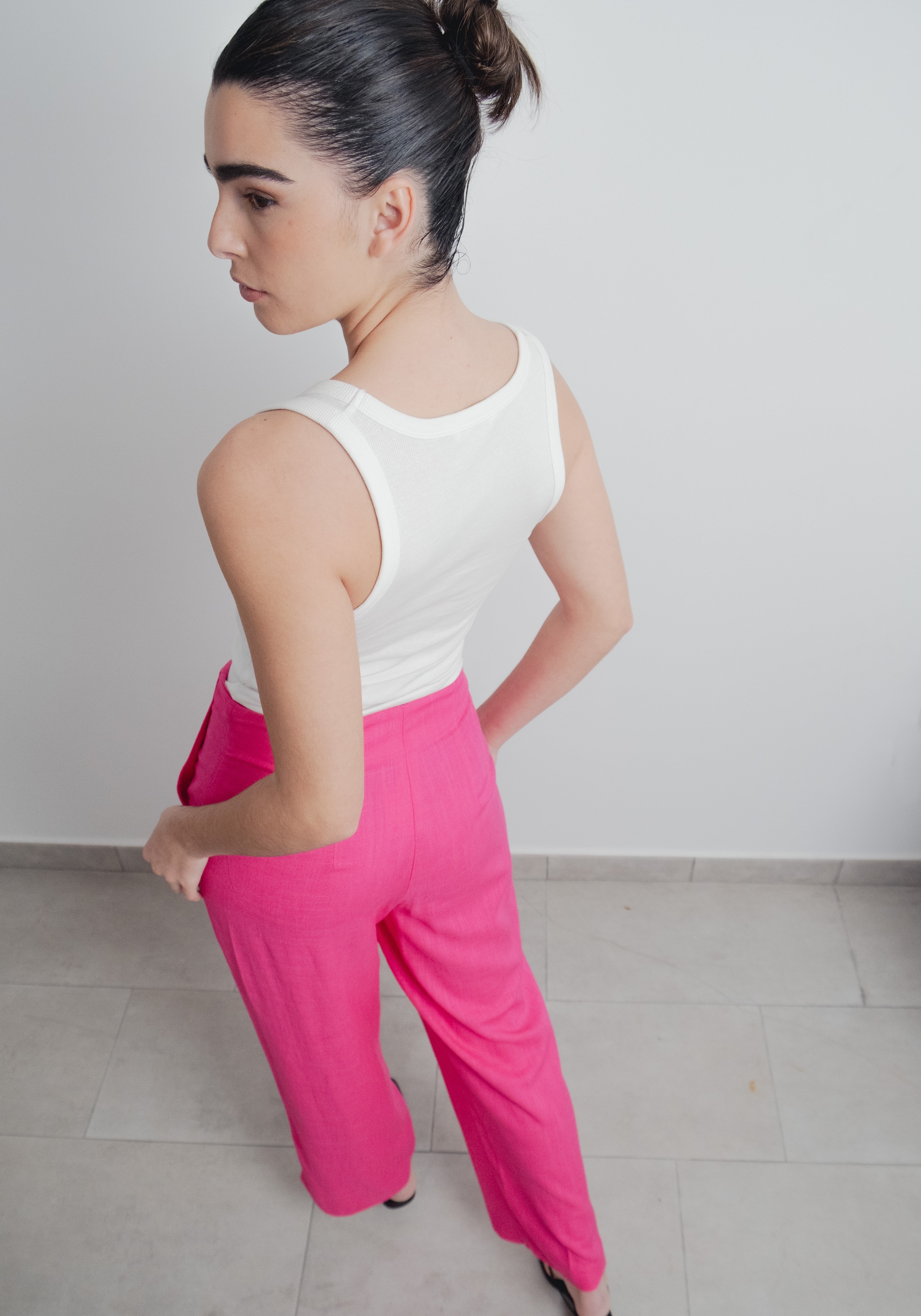 CALÇA AMPLA EM LINHO ROSA-CHOQUE